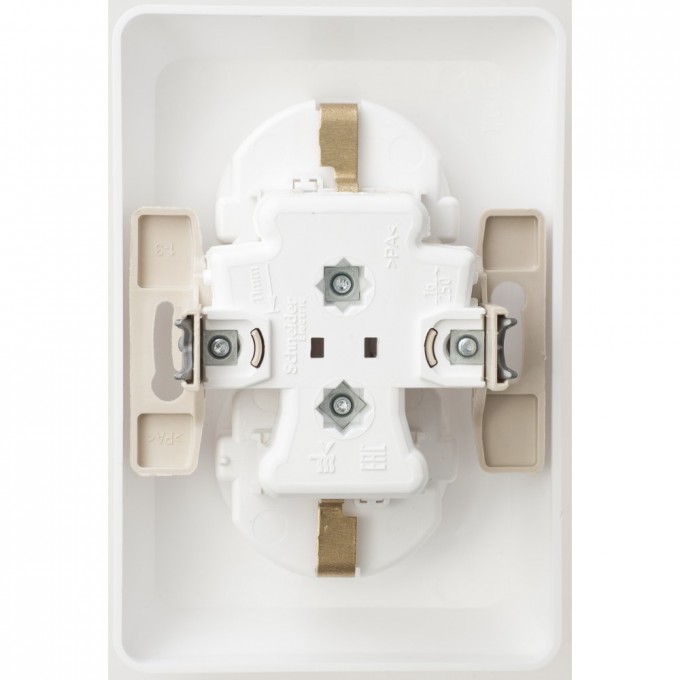 Розетка двойная SCHNEIDER ELECTRIC ЭТЮД С/У с заземлением со шторками 16А 250B, белый, Россия PC16-108B